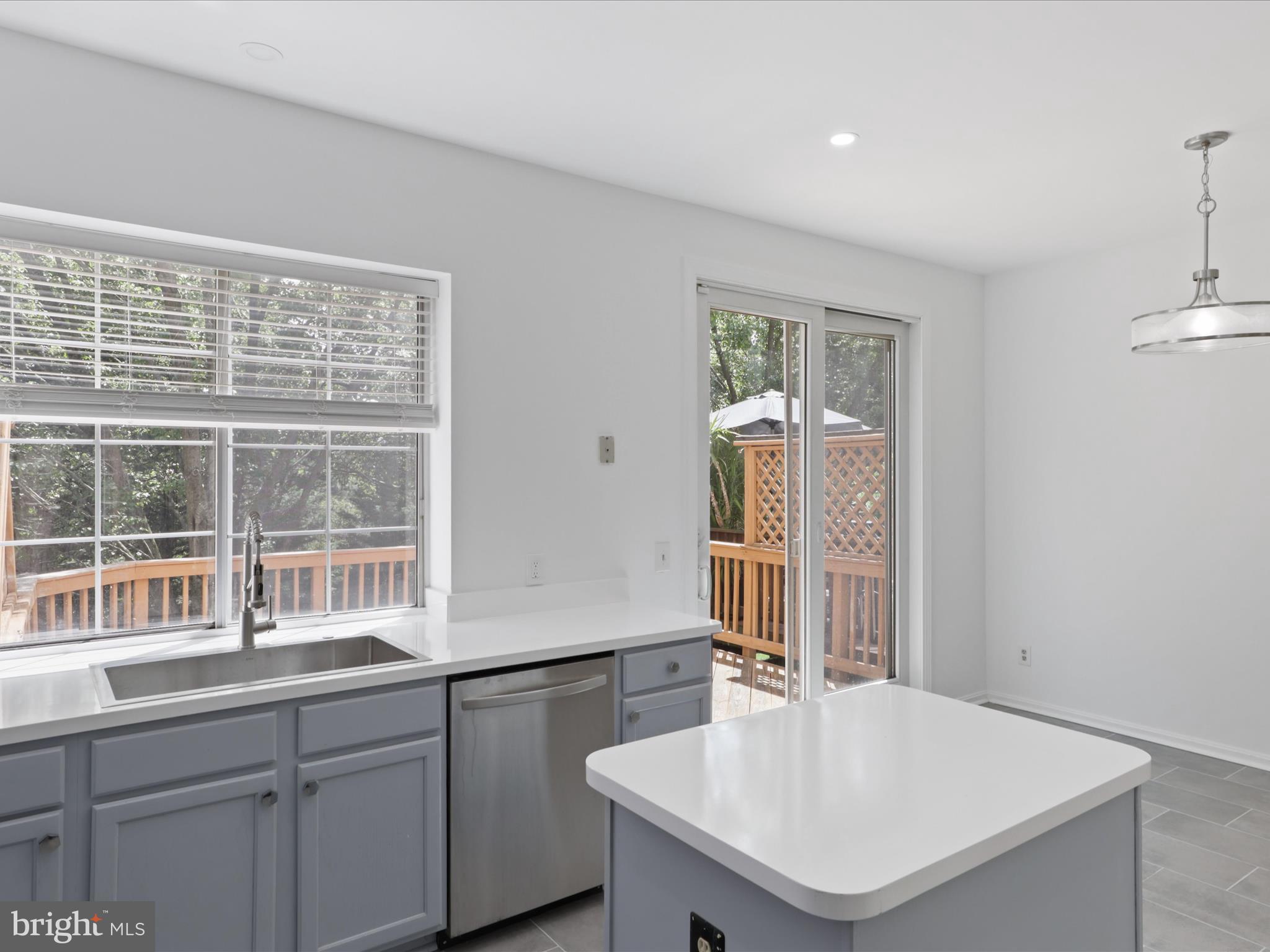 LINCOLNIA MEWS - Residential Lease