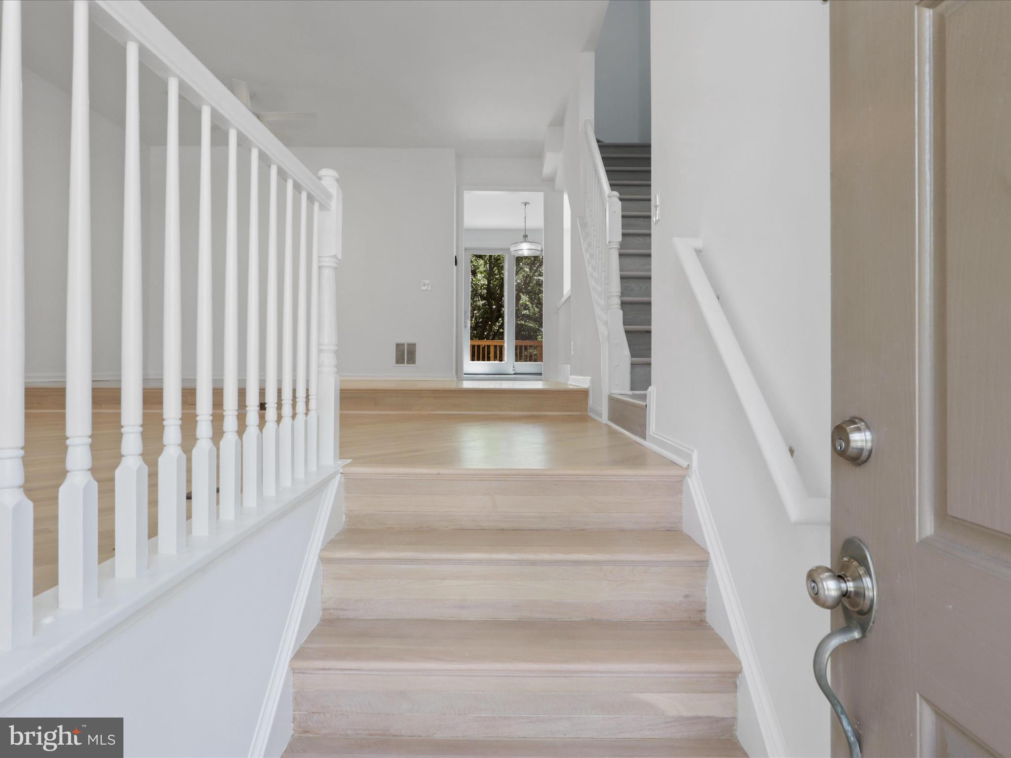 LINCOLNIA MEWS - Residential Lease