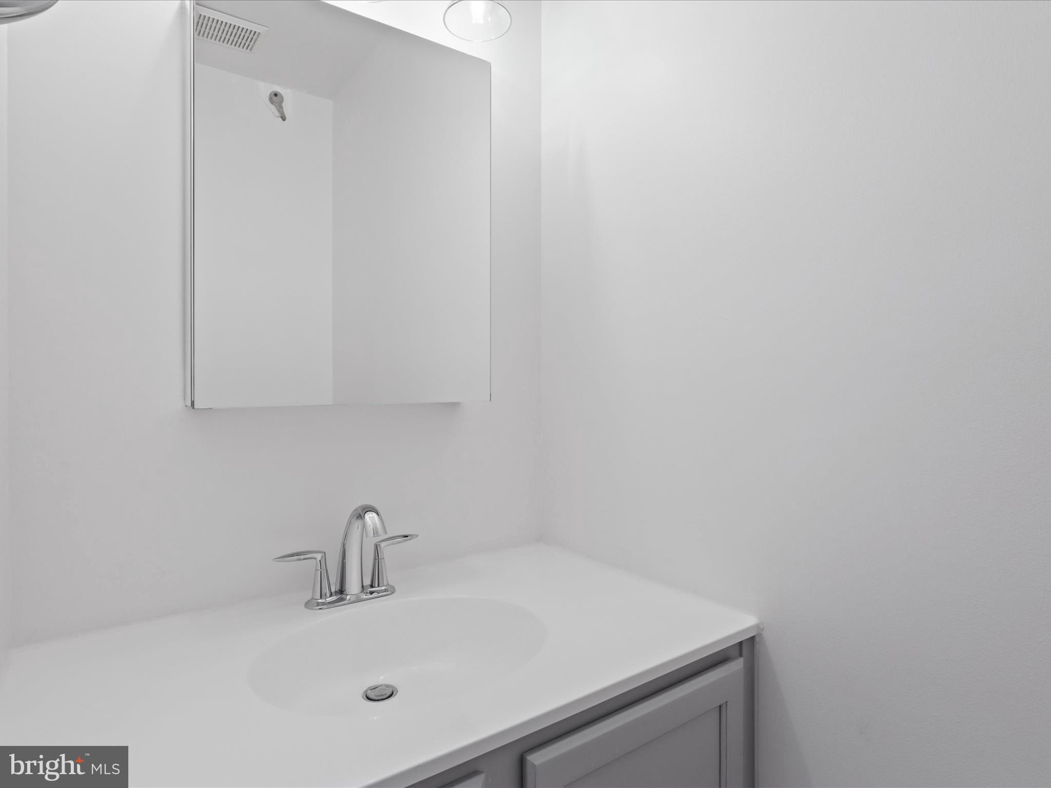 LINCOLNIA MEWS - Residential Lease