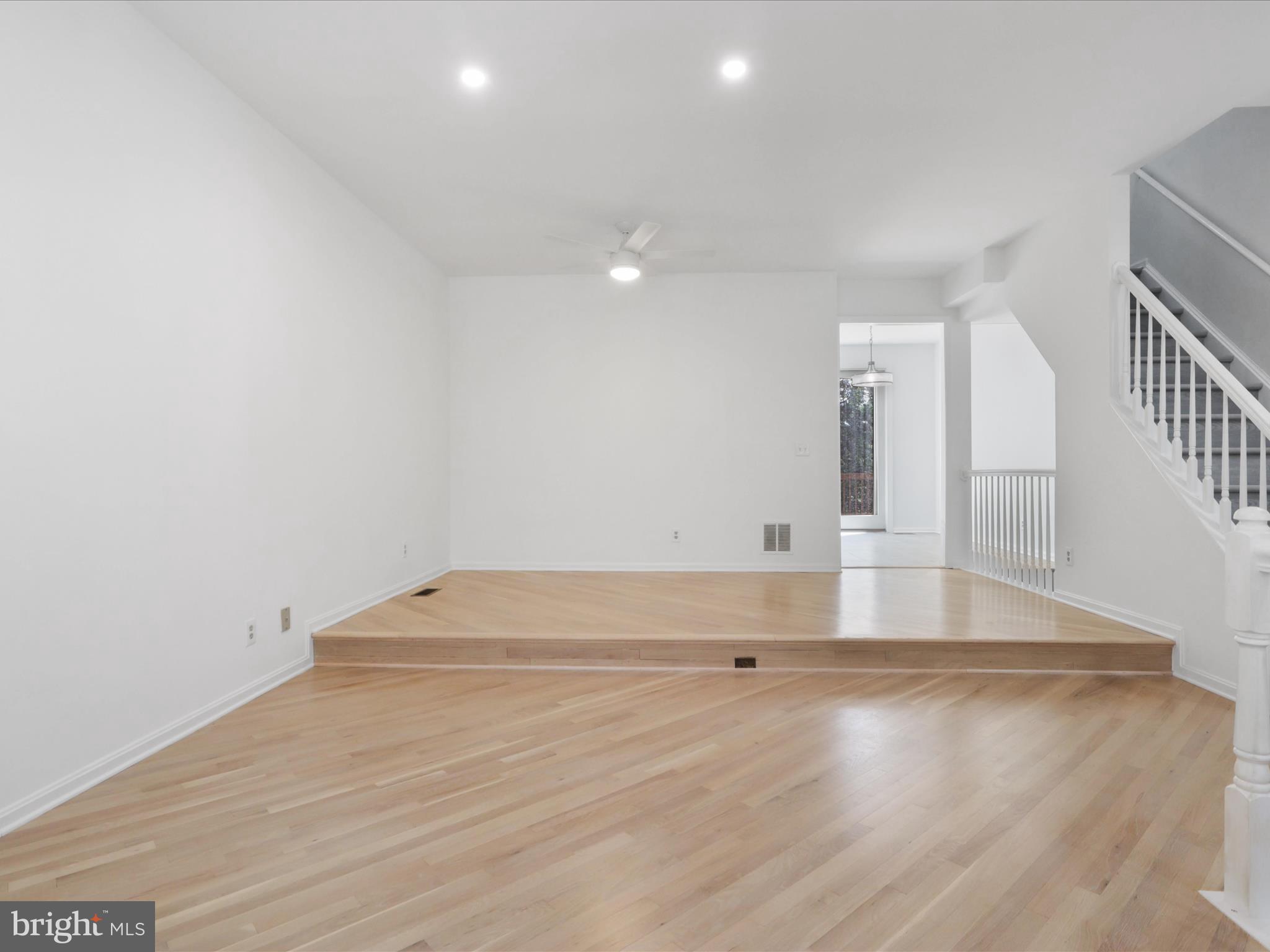 LINCOLNIA MEWS - Residential Lease