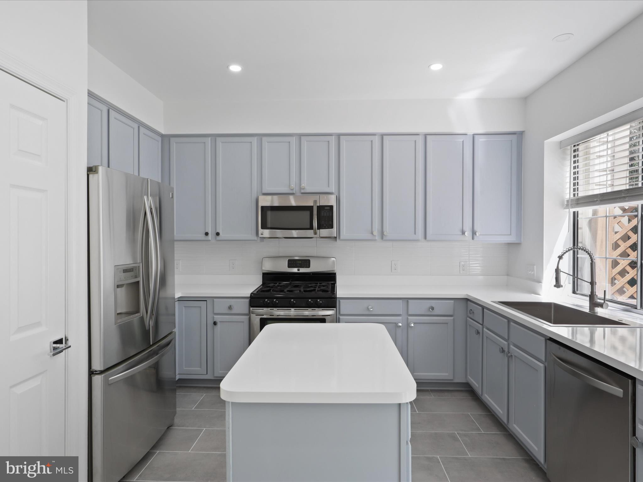 LINCOLNIA MEWS - Residential Lease