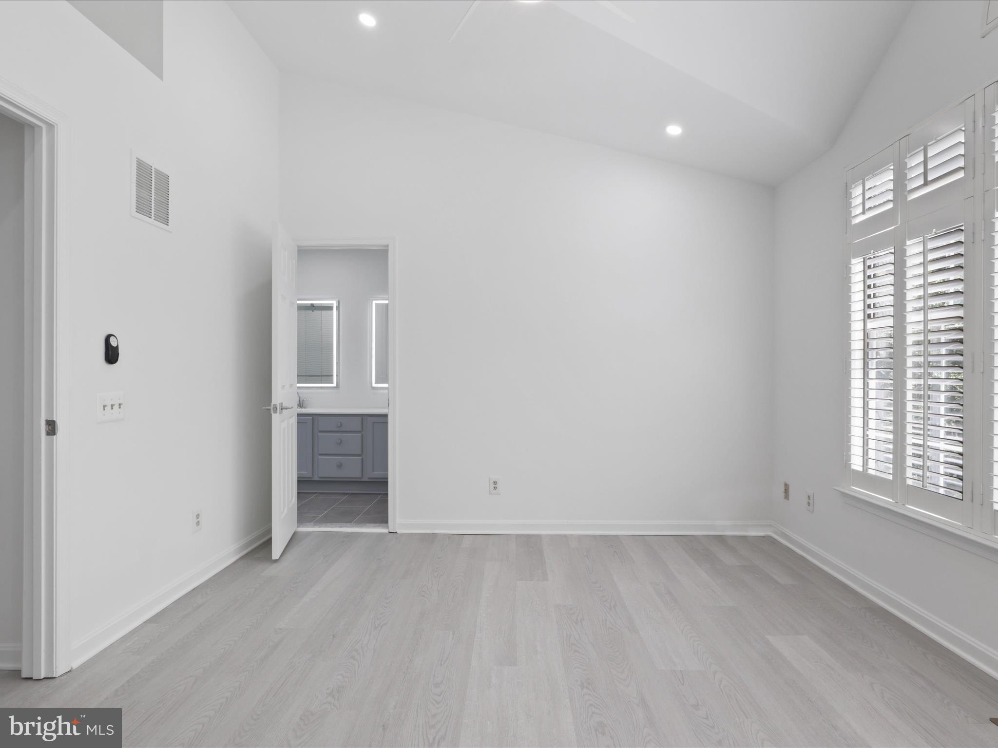 LINCOLNIA MEWS - Residential Lease