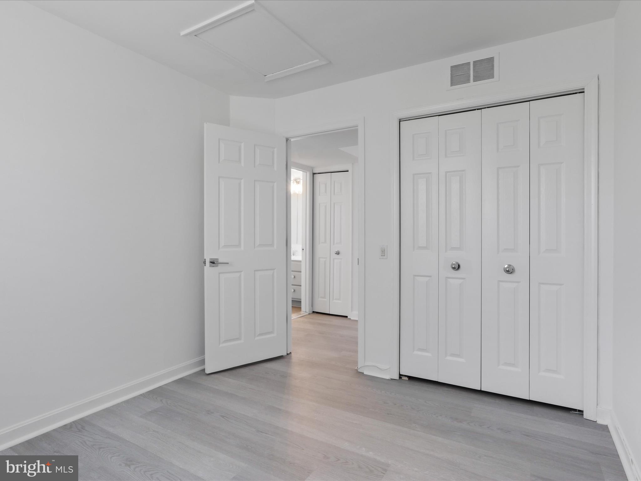 LINCOLNIA MEWS - Residential Lease