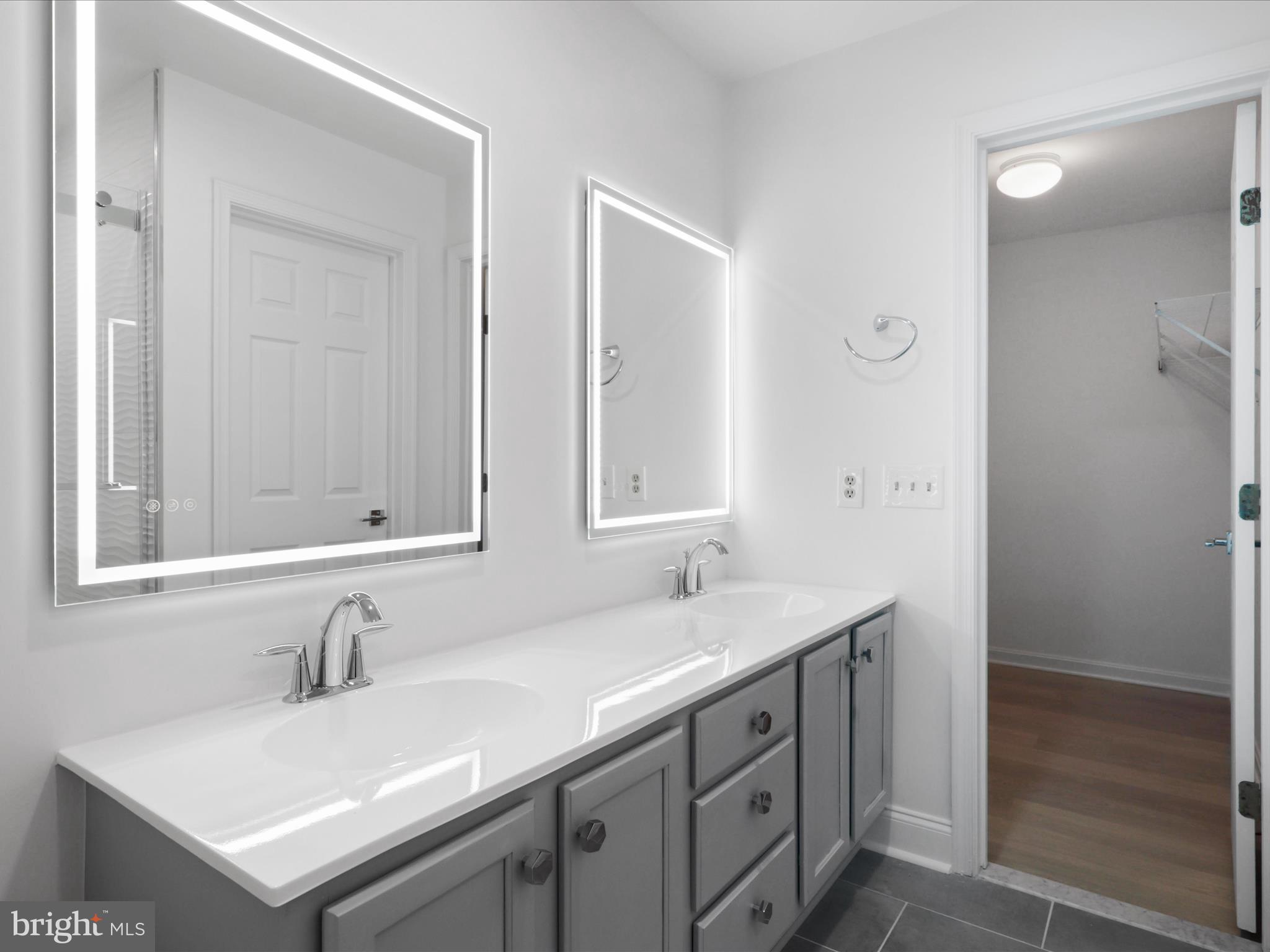 LINCOLNIA MEWS - Residential Lease