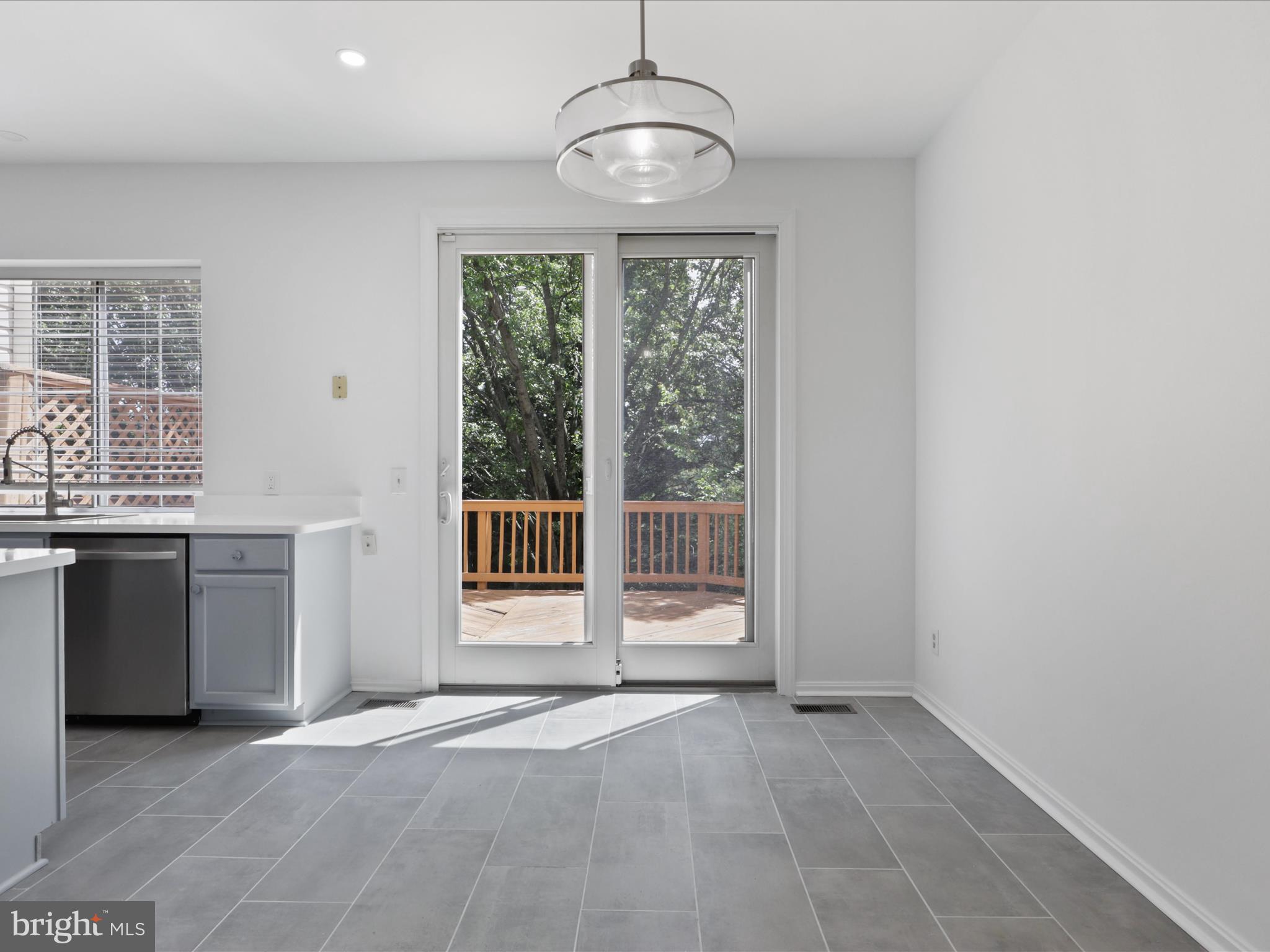 LINCOLNIA MEWS - Residential Lease