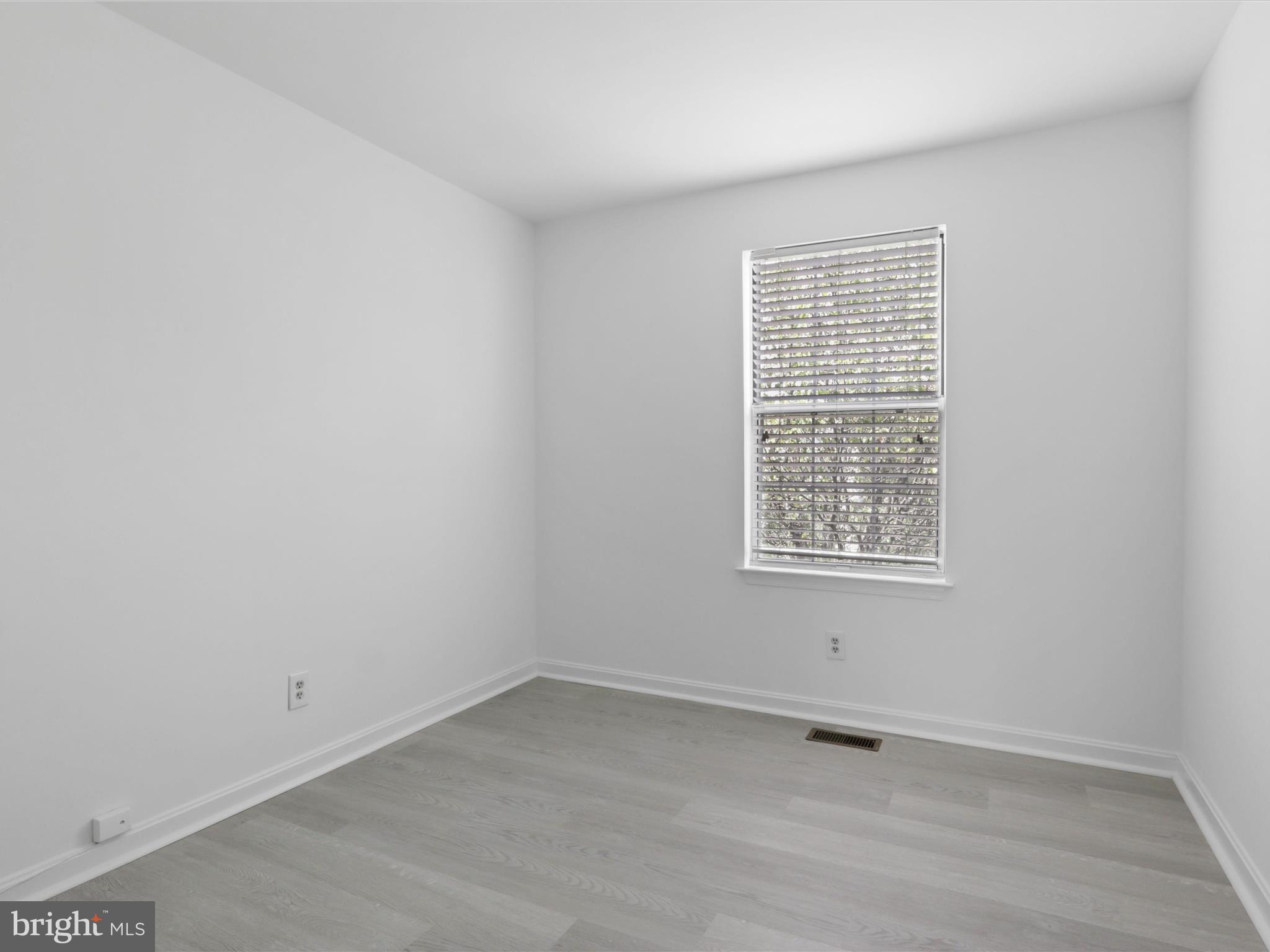 LINCOLNIA MEWS - Residential Lease