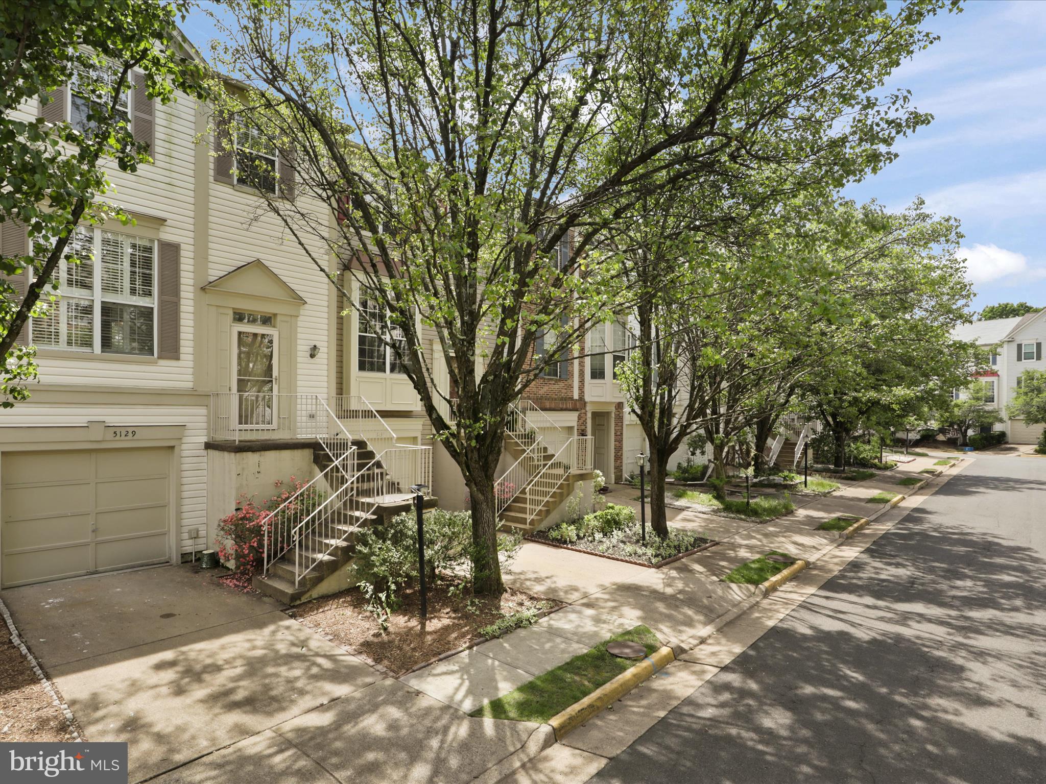 LINCOLNIA MEWS - Residential Lease