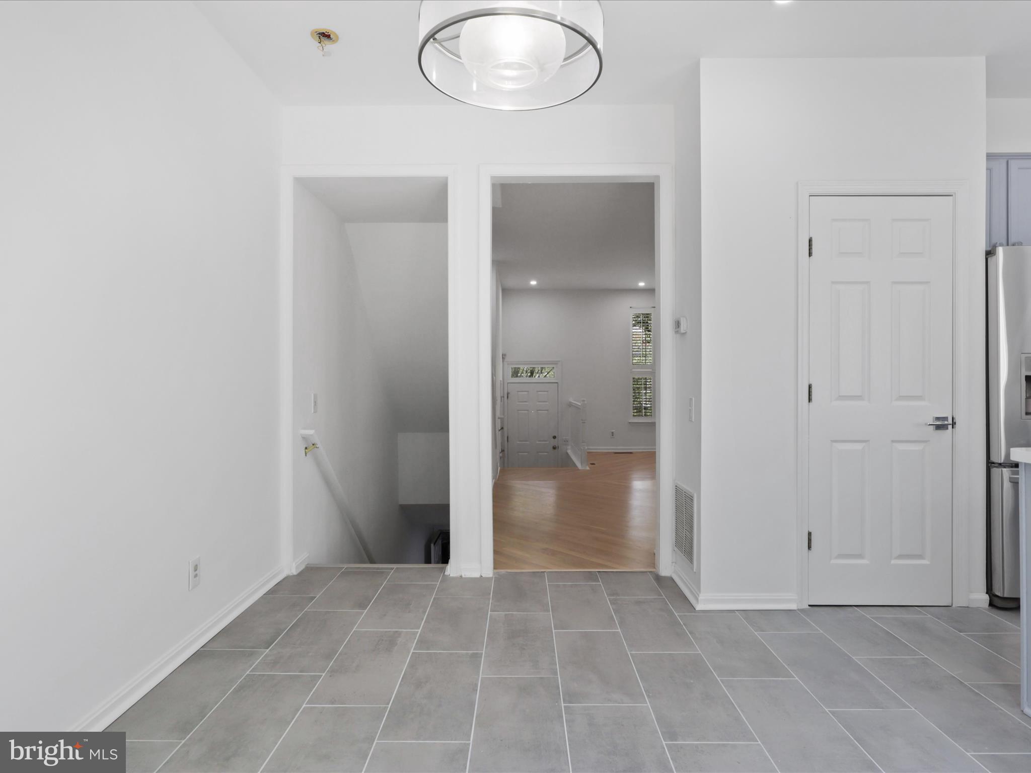 LINCOLNIA MEWS - Residential Lease