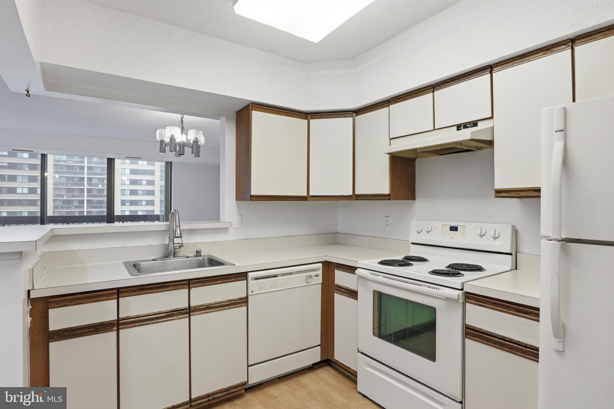 SKYLINE SQUARE CONDO - Residential