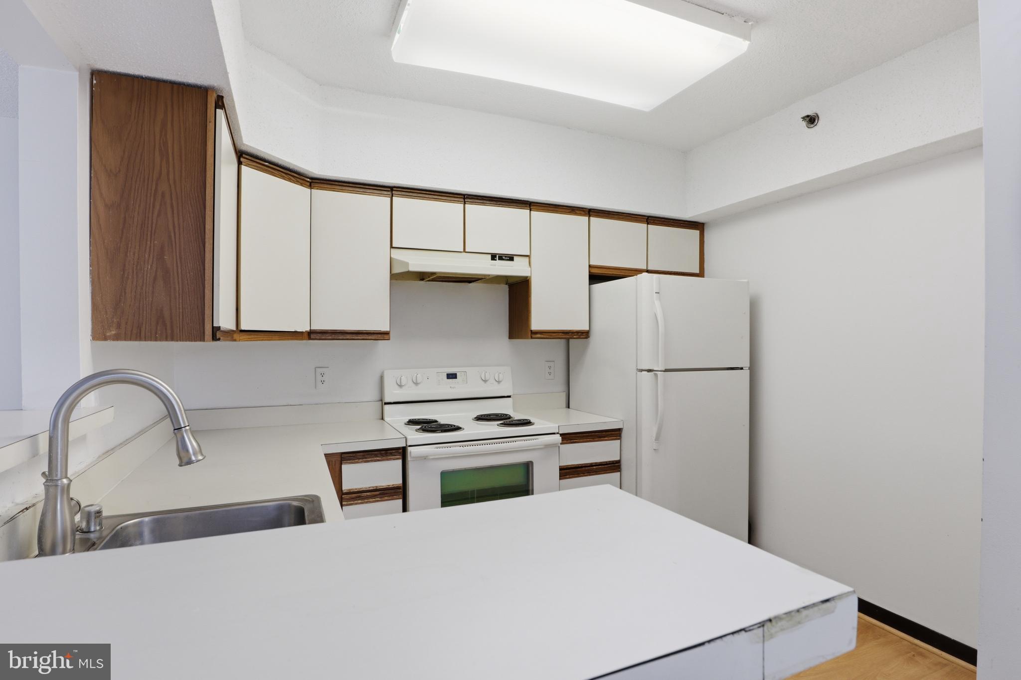 SKYLINE SQUARE CONDO - Residential