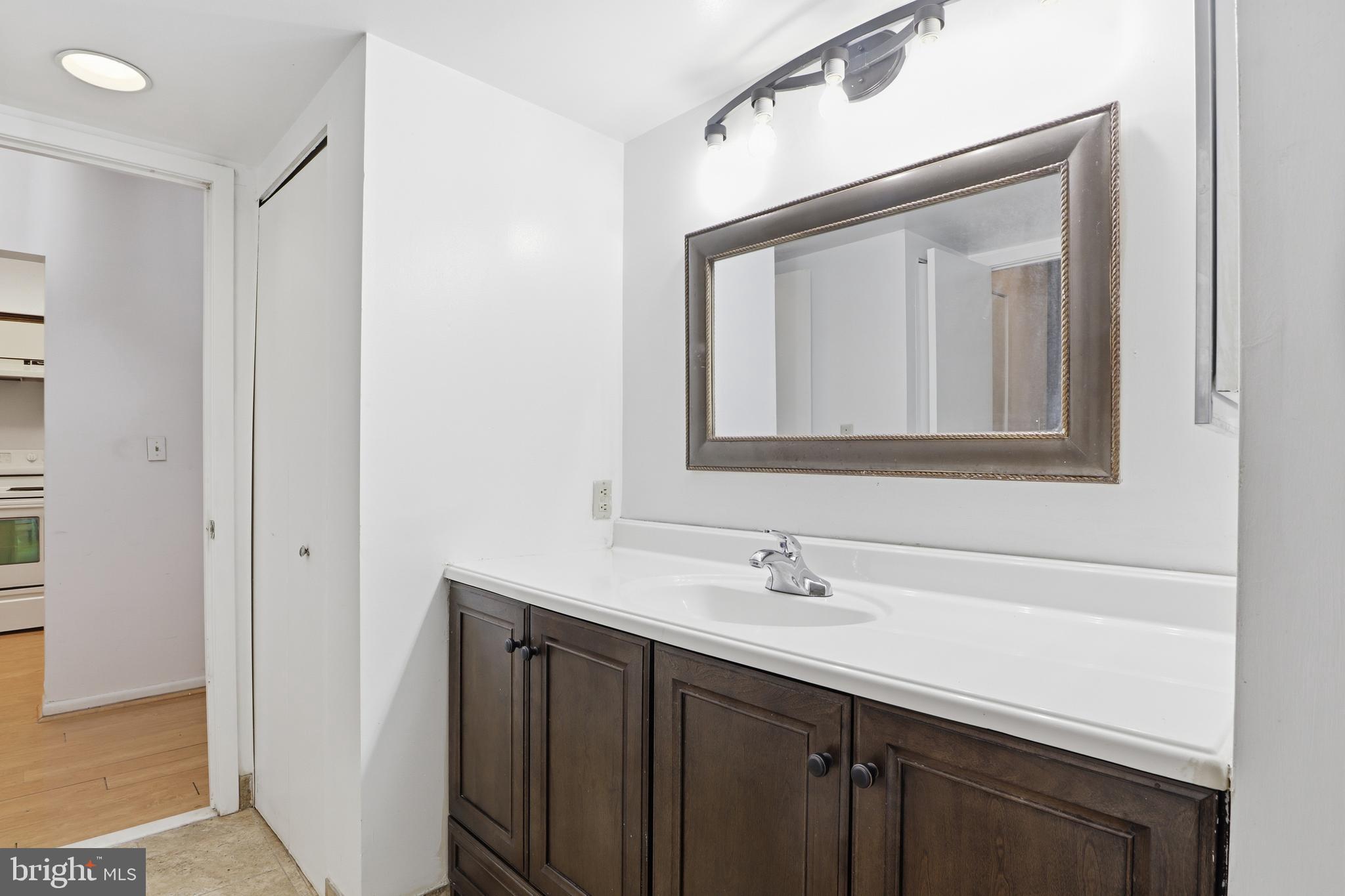 SKYLINE SQUARE CONDO - Residential