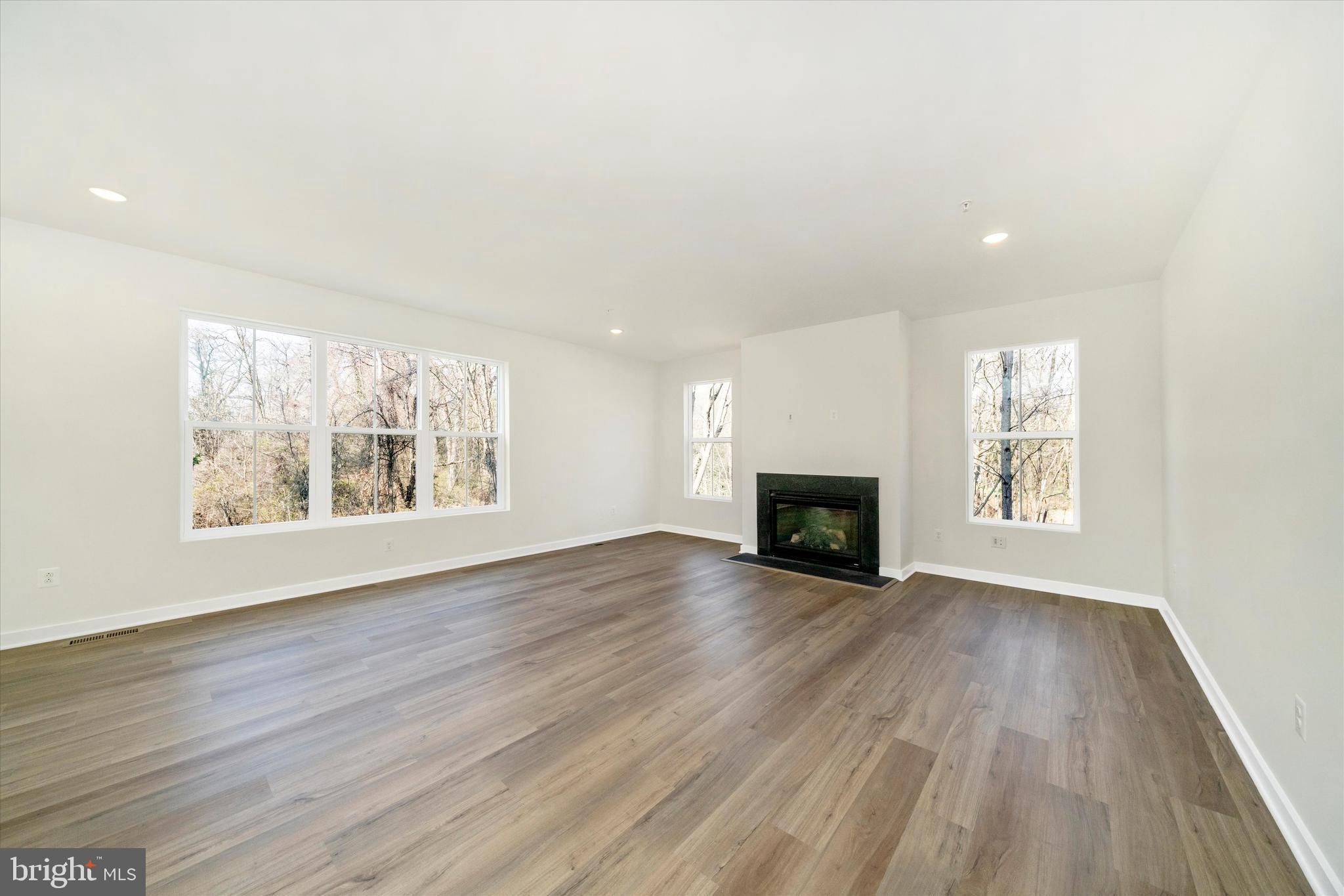 MILLERSVILLE - Residential