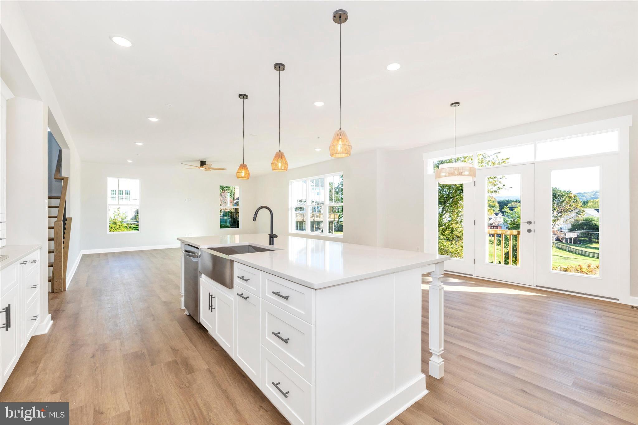 MILLERSVILLE - Residential