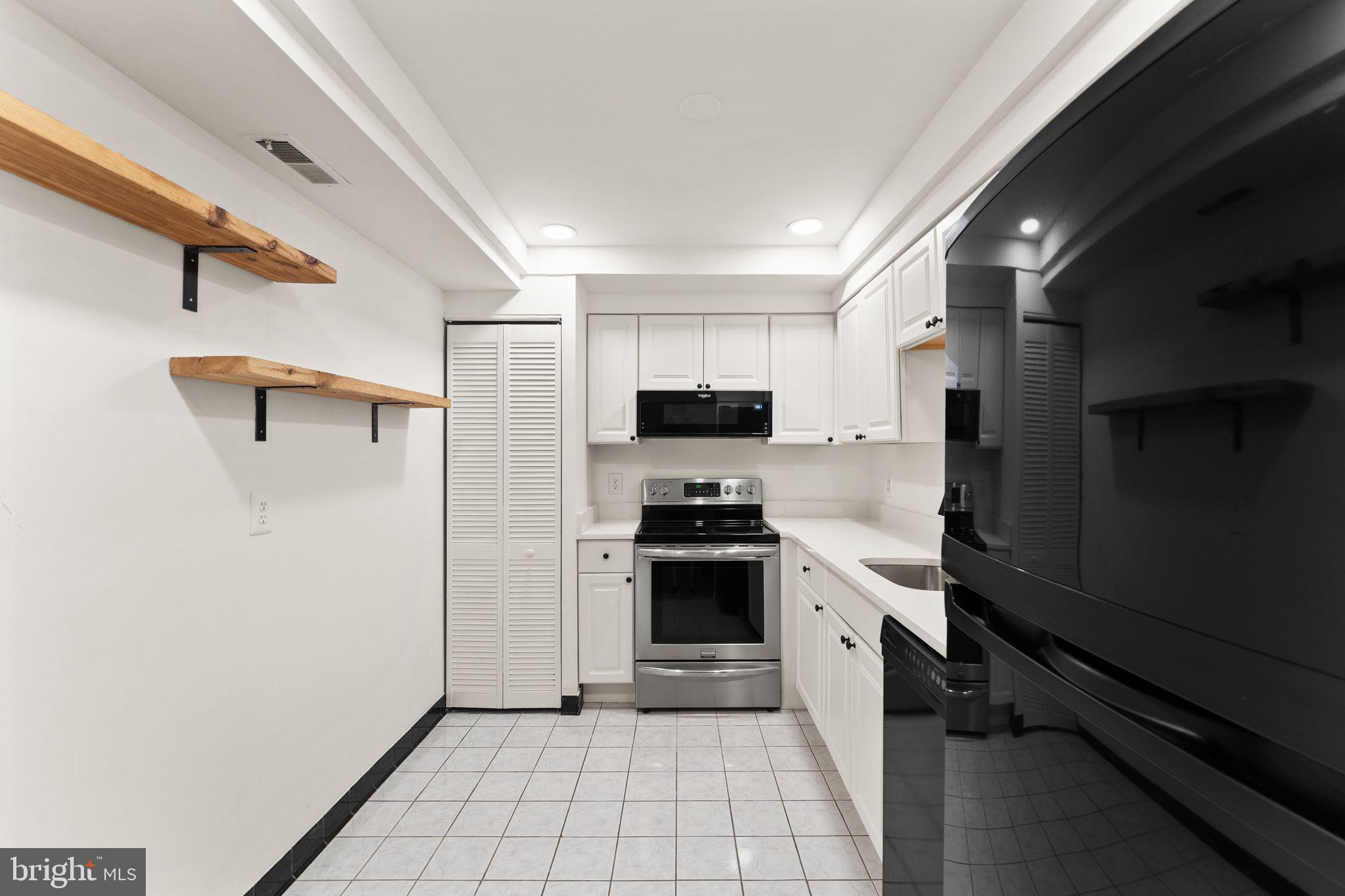 THE COLONIES - Residential