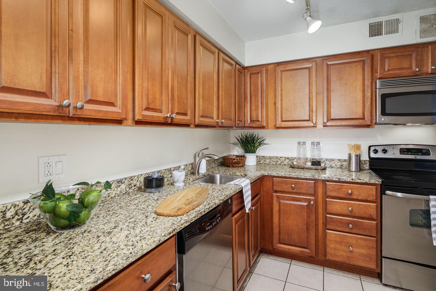 1420 LOCUST STREET 11D