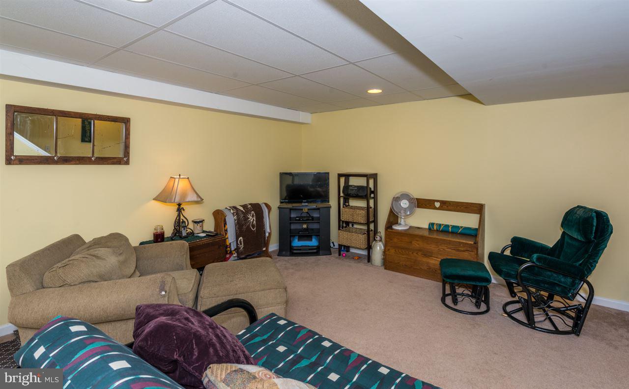 LAKESIDE TOWNS - Residential