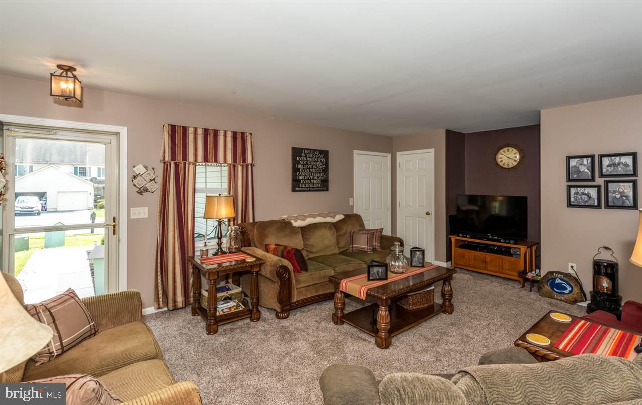 LAKESIDE TOWNS - Residential