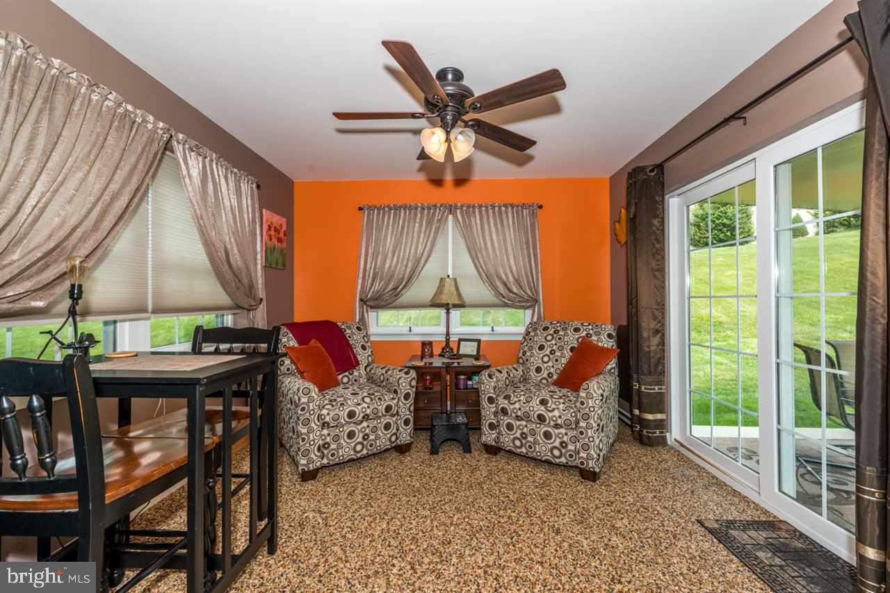 LAKESIDE TOWNS - Residential