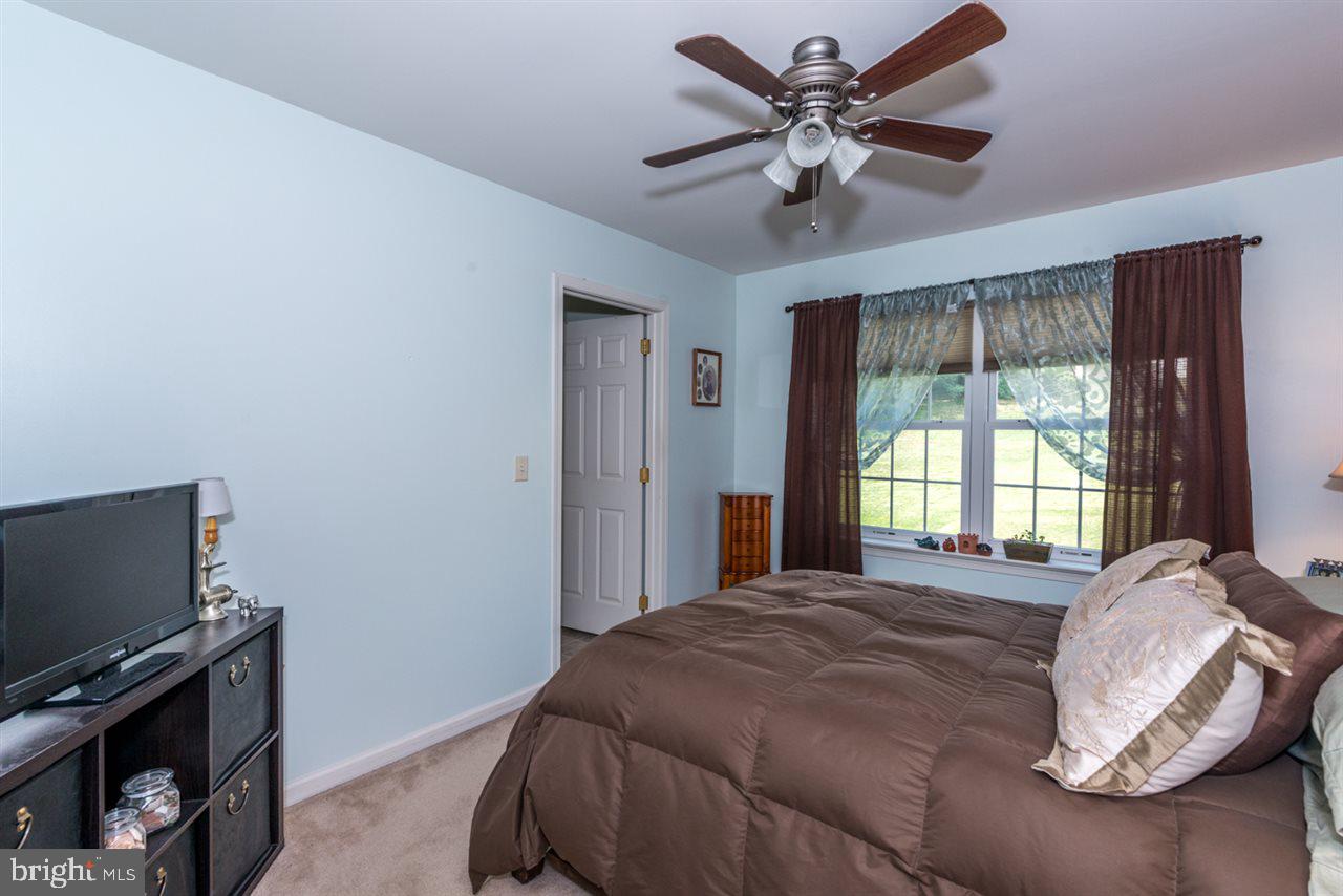 LAKESIDE TOWNS - Residential