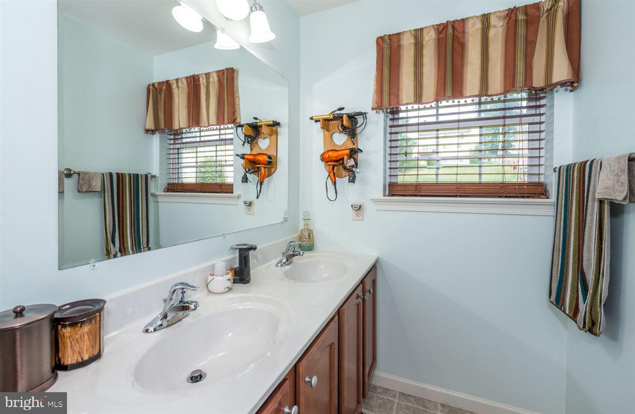 LAKESIDE TOWNS - Residential