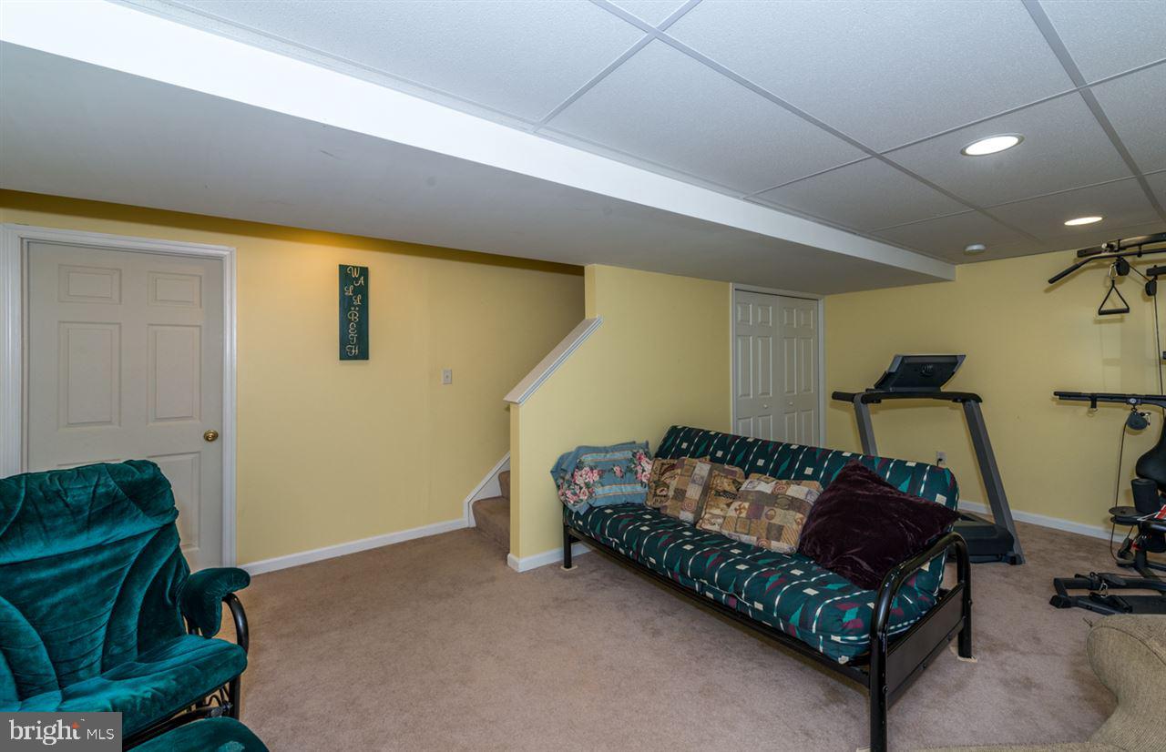 LAKESIDE TOWNS - Residential