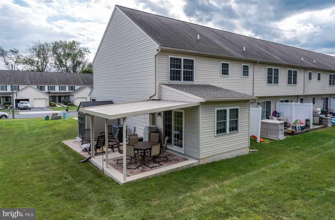 LAKESIDE TOWNS - Residential