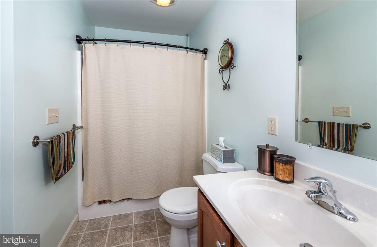 LAKESIDE TOWNS - Residential