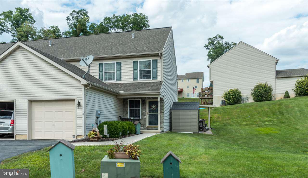 LAKESIDE TOWNS - Residential