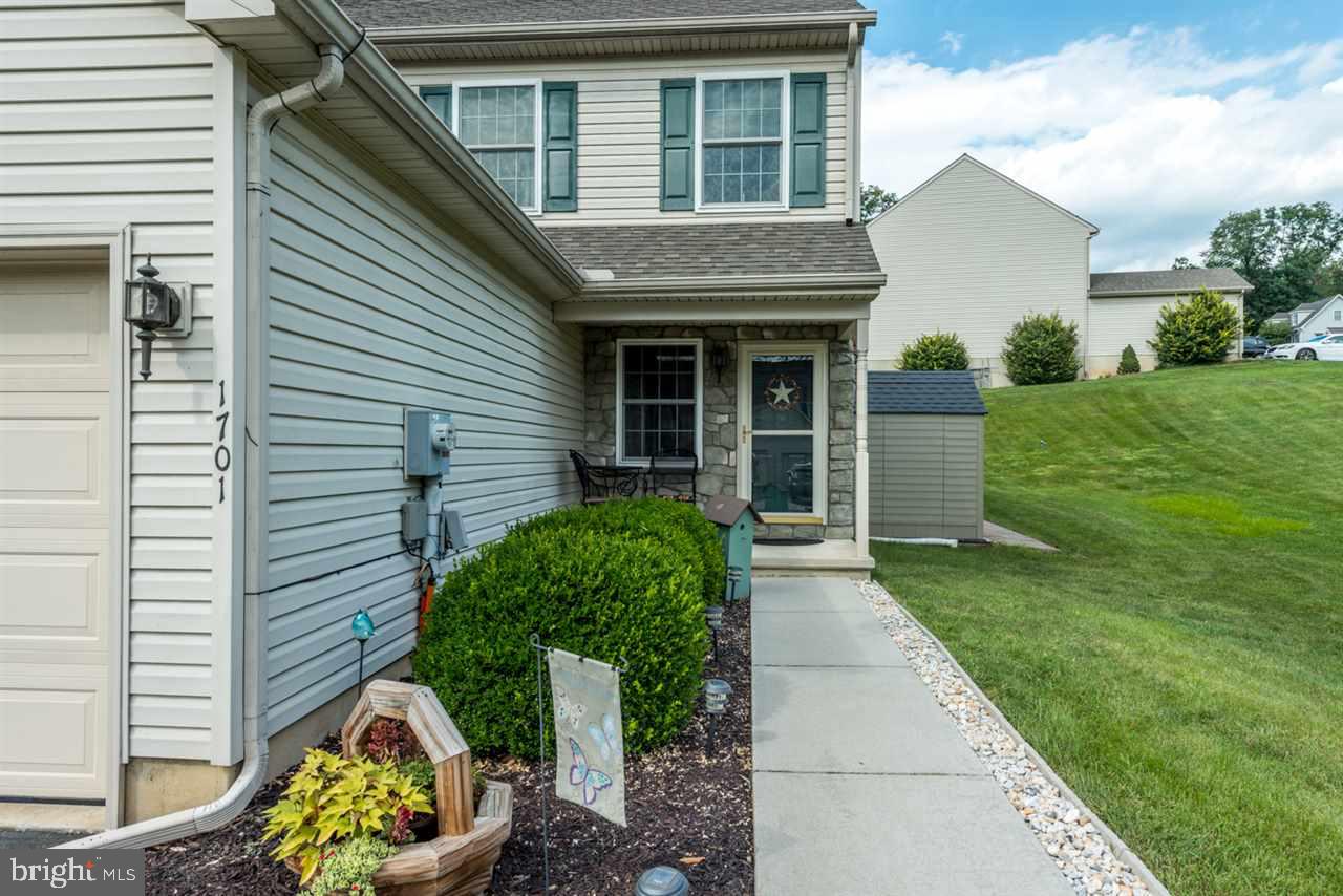 LAKESIDE TOWNS - Residential