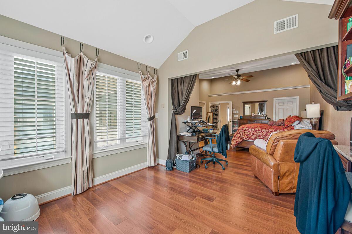 MARLBORO RIDGE - Residential