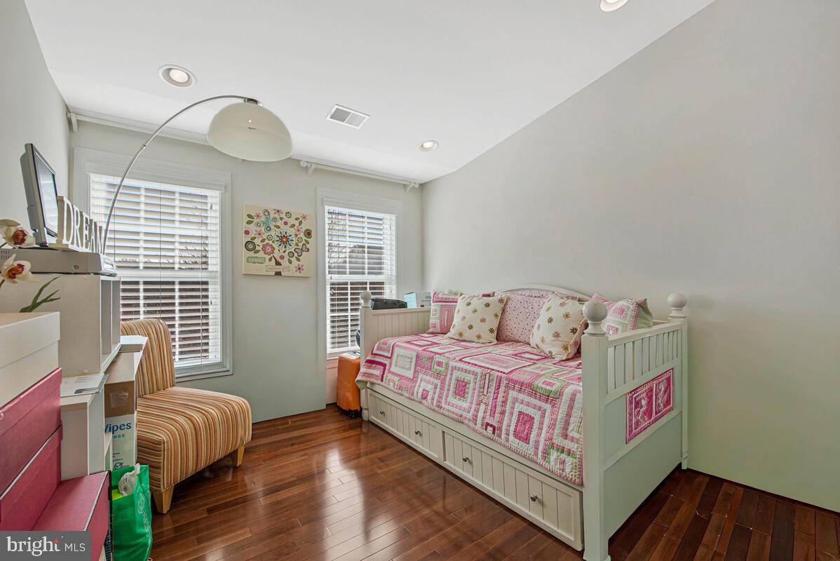 MARLBORO RIDGE - Residential