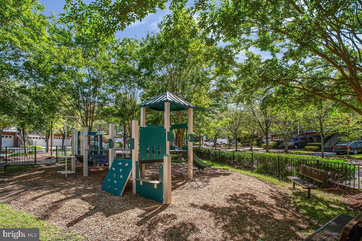 MARLBORO RIDGE - Residential