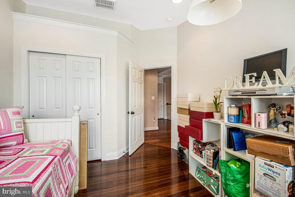 MARLBORO RIDGE - Residential