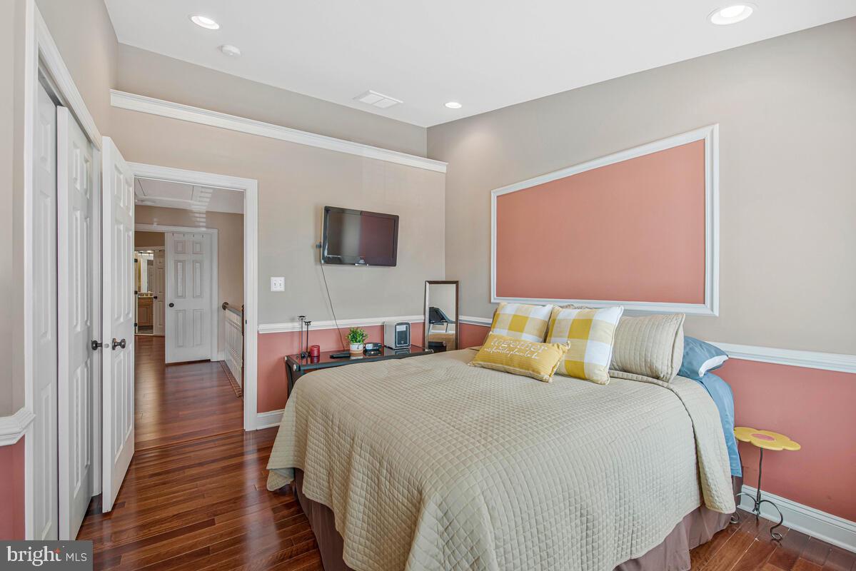 MARLBORO RIDGE - Residential