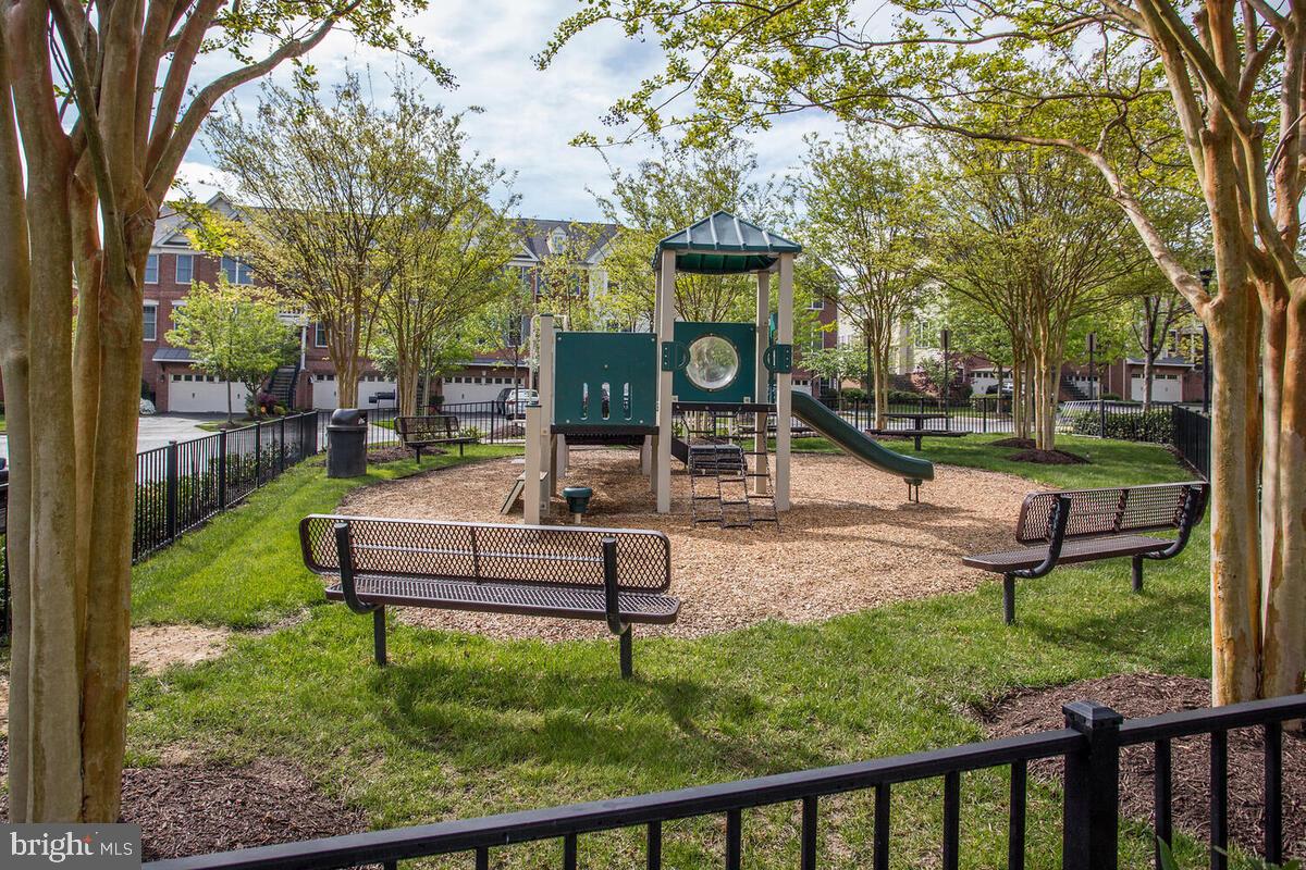 MARLBORO RIDGE - Residential