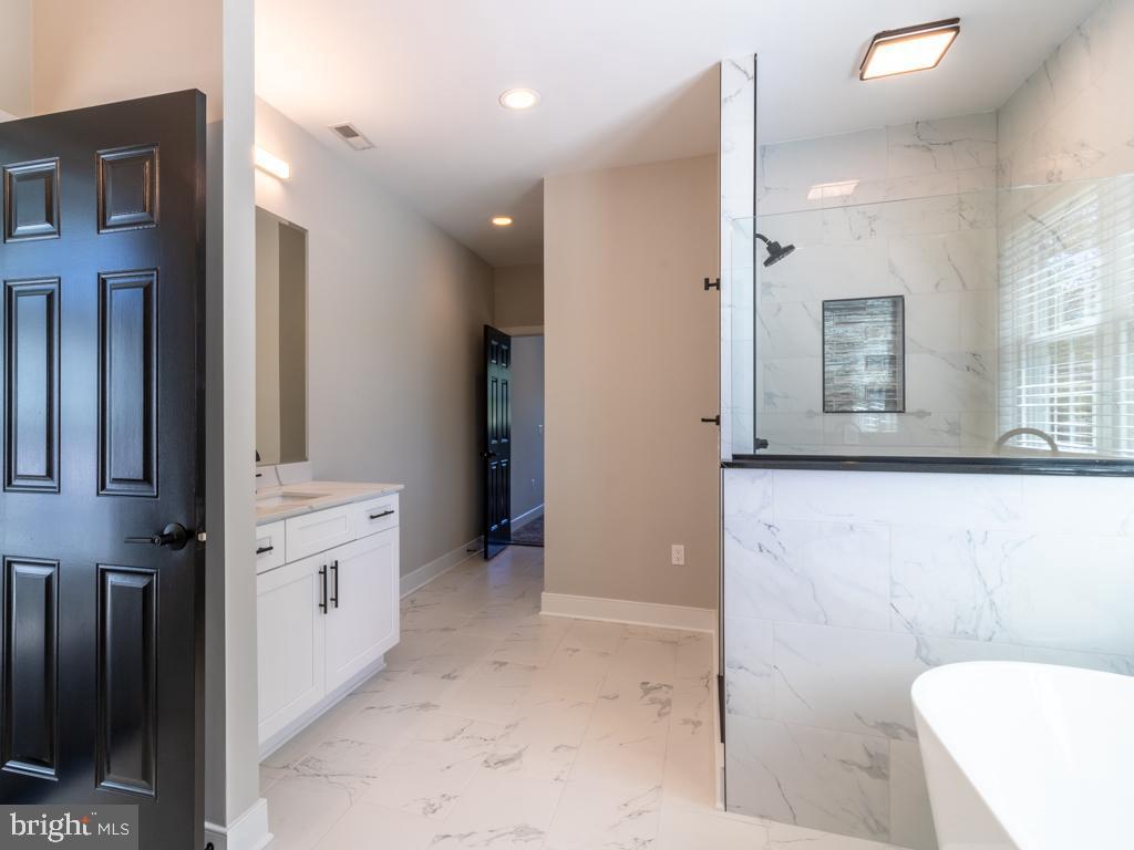 EDGEWATER ESTATES - Residential