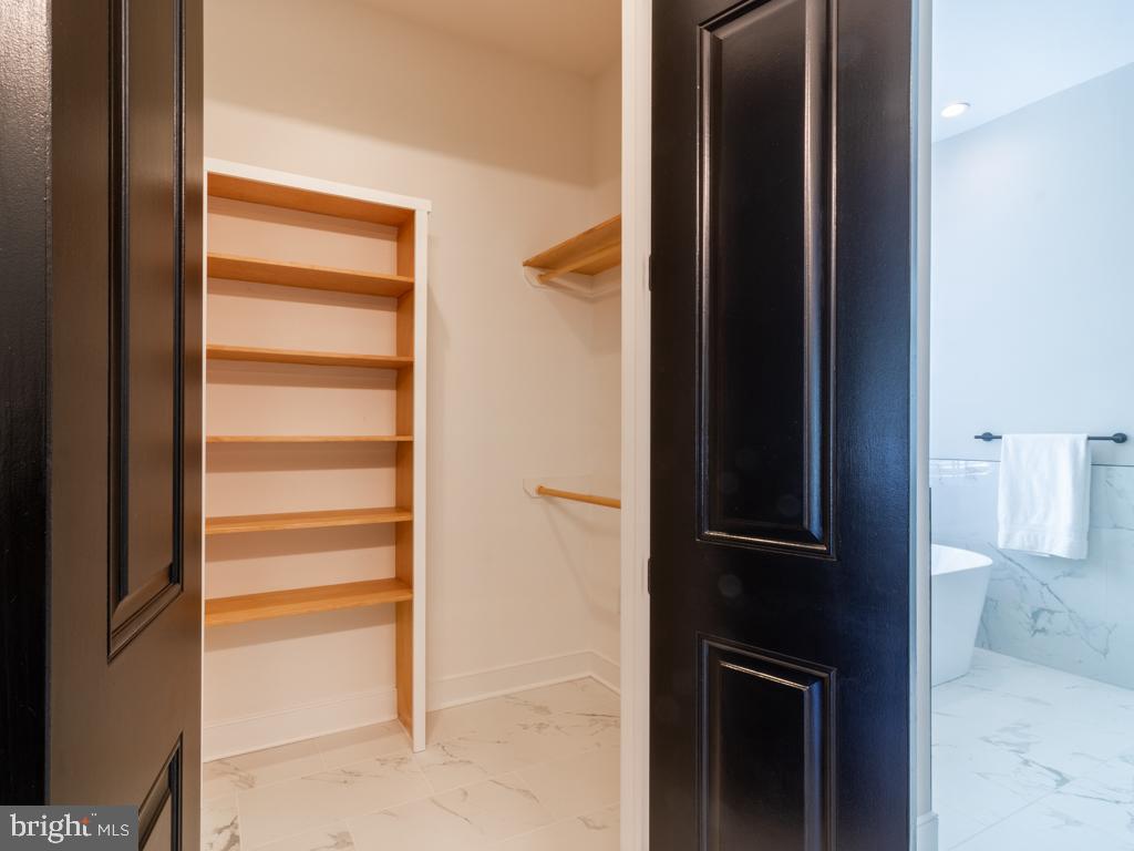 EDGEWATER ESTATES - Residential