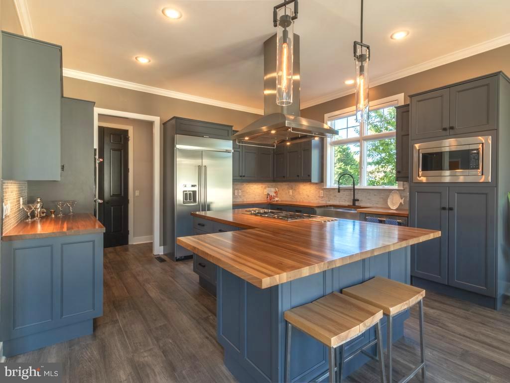 EDGEWATER ESTATES - Residential