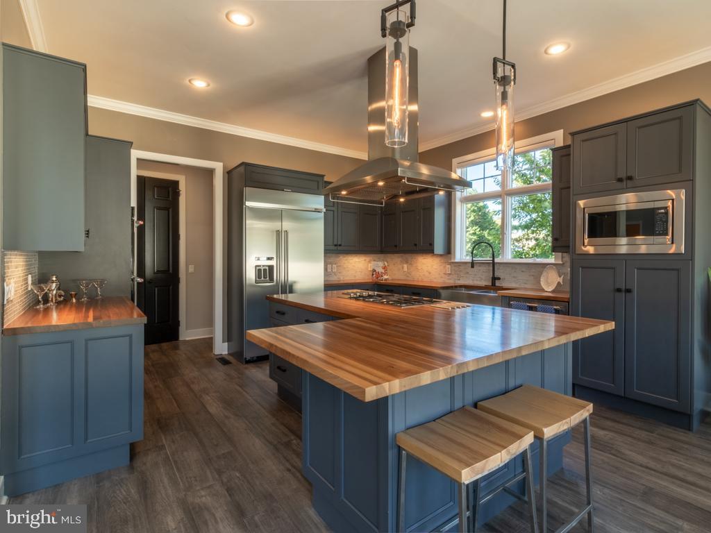 EDGEWATER ESTATES - Residential