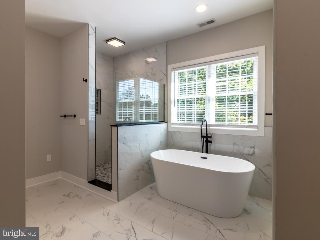 EDGEWATER ESTATES - Residential