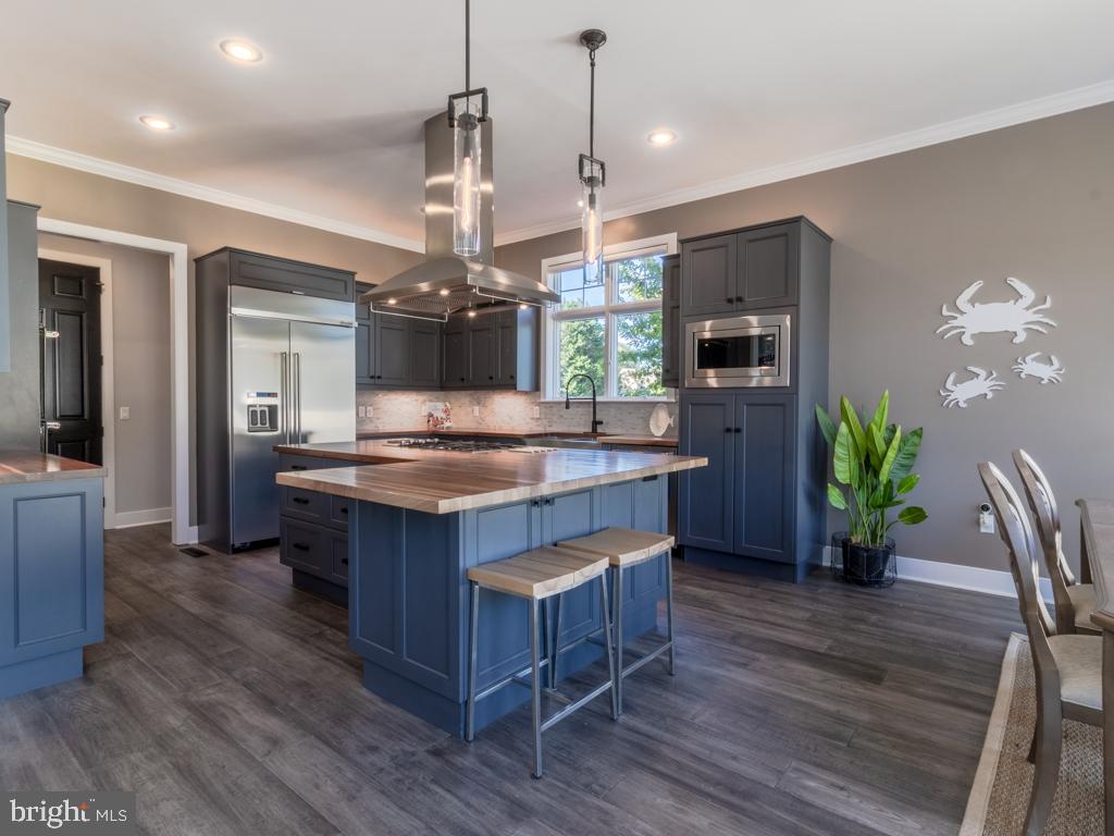 EDGEWATER ESTATES - Residential