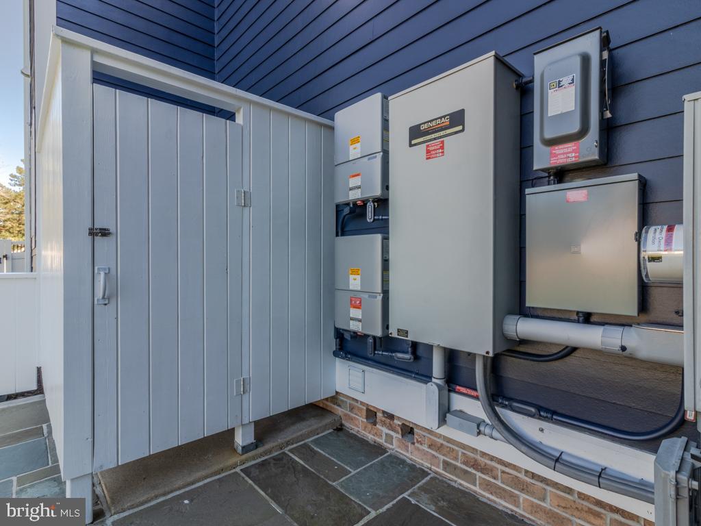 EDGEWATER ESTATES - Residential