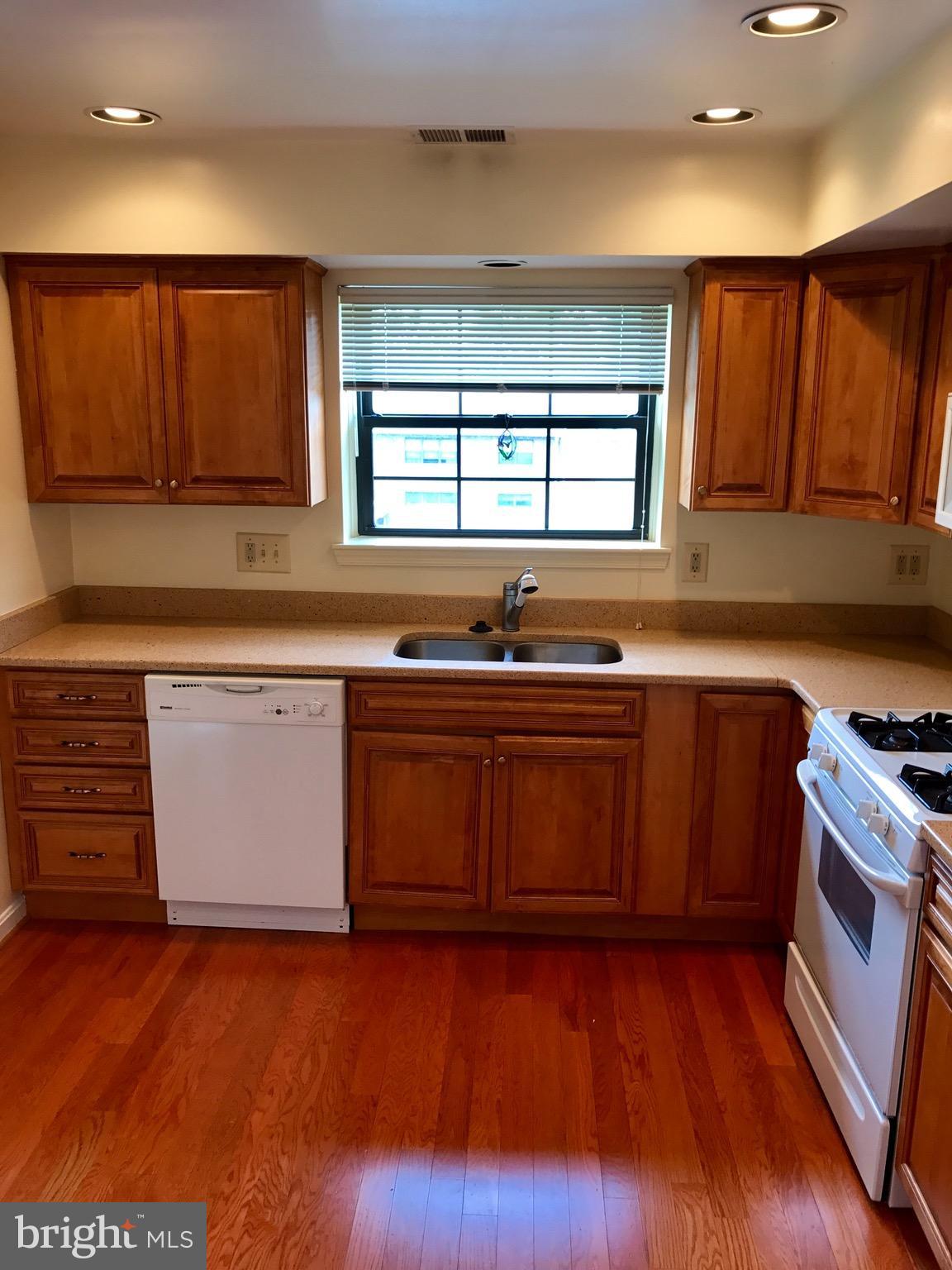 DULANEY VALLEY GARDENS - Residential Lease