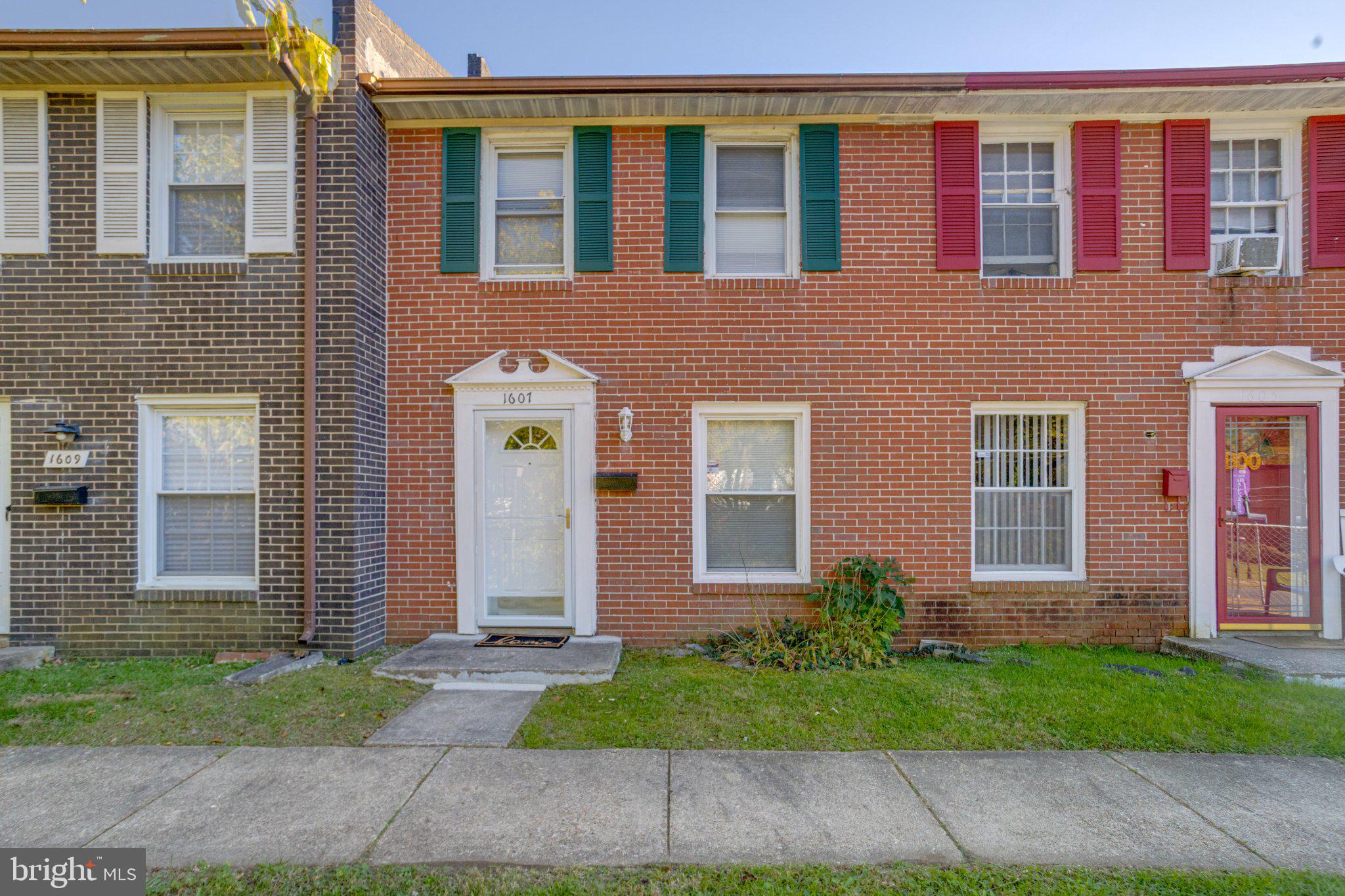 1607 INGLESIDE AVENUE