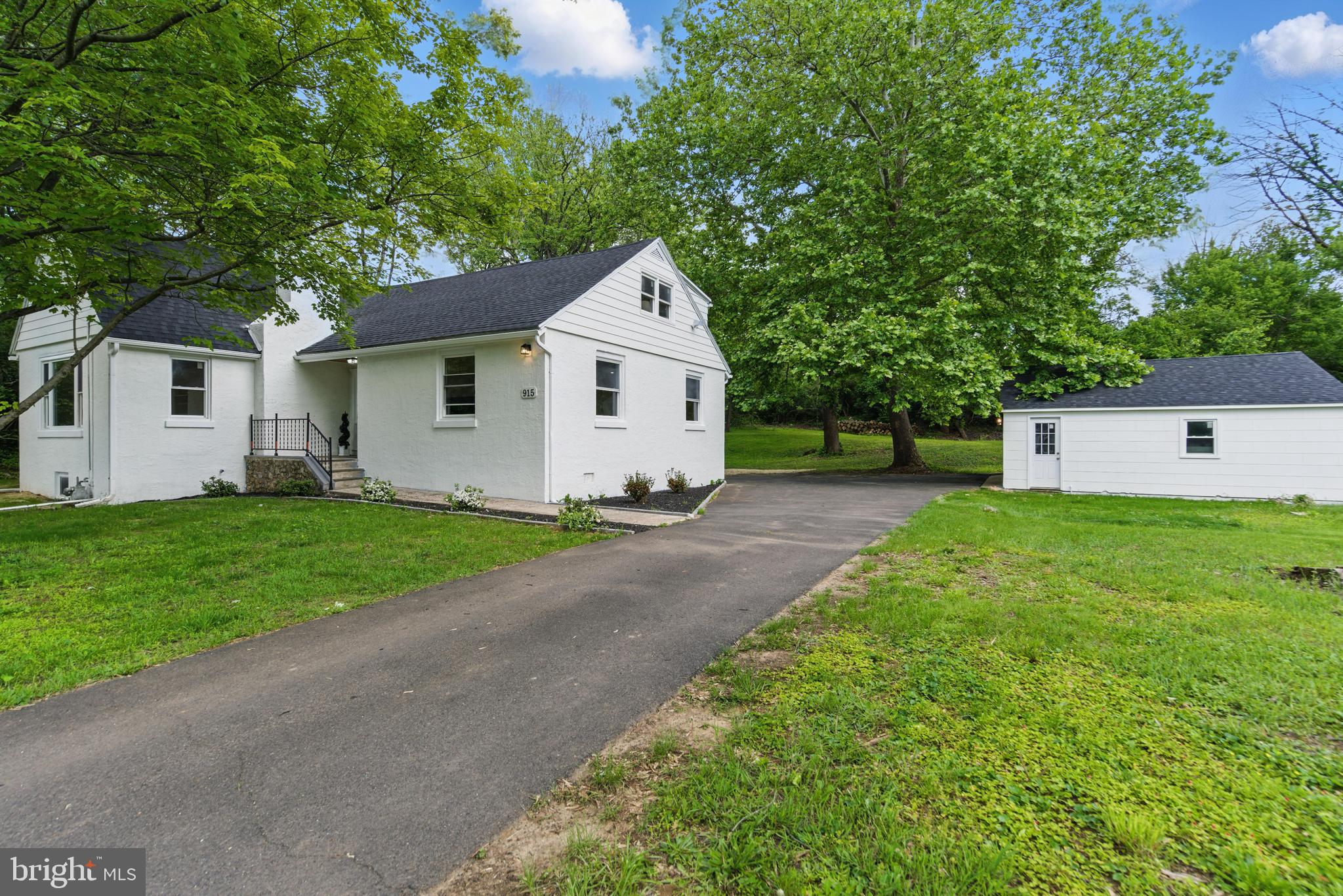 915 FITZWATERTOWN ROAD