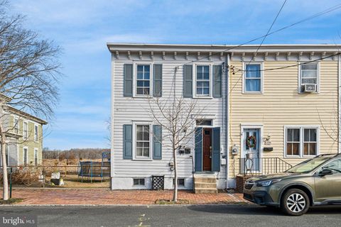 Multifamily For Sale - 221 Chestnut Street<br/> NEW CASTLE, DE 19720