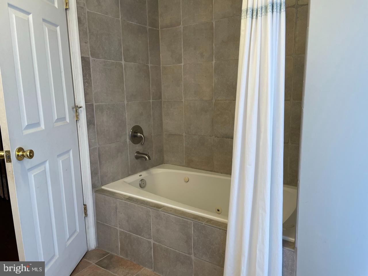 FEDERAL HILL HISTORIC DISTRICT - Residential Lease