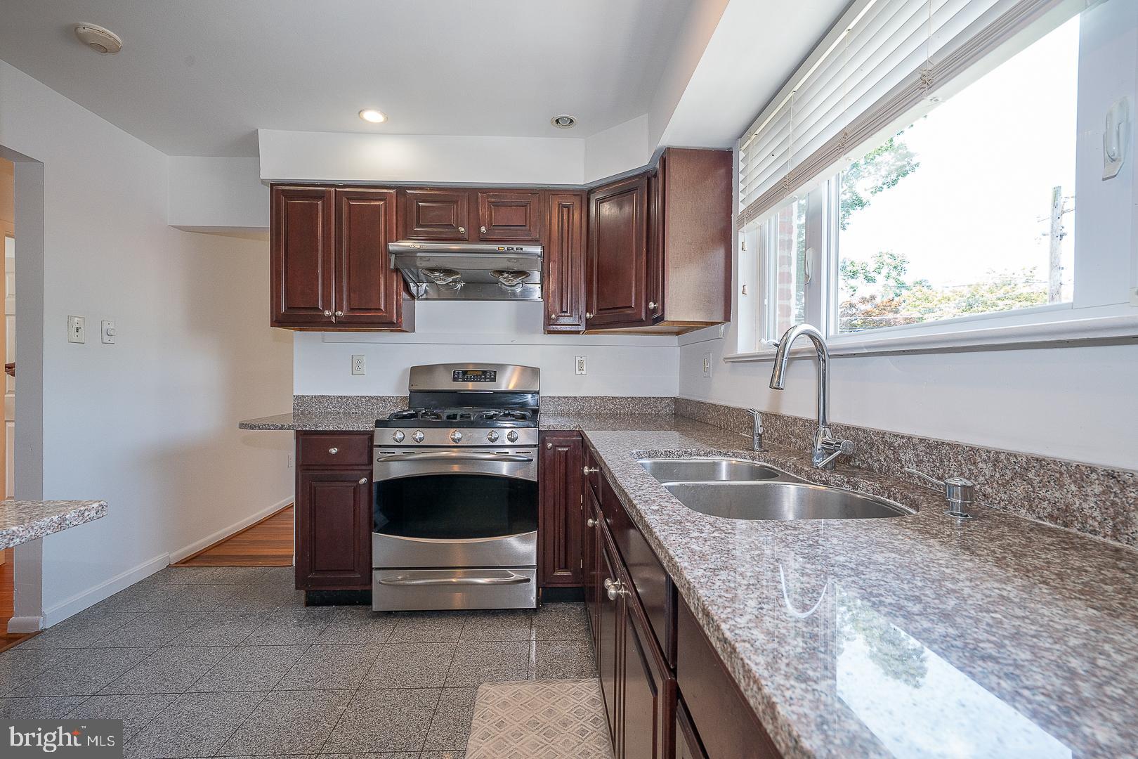 1 N WASHINGTON AVENUE