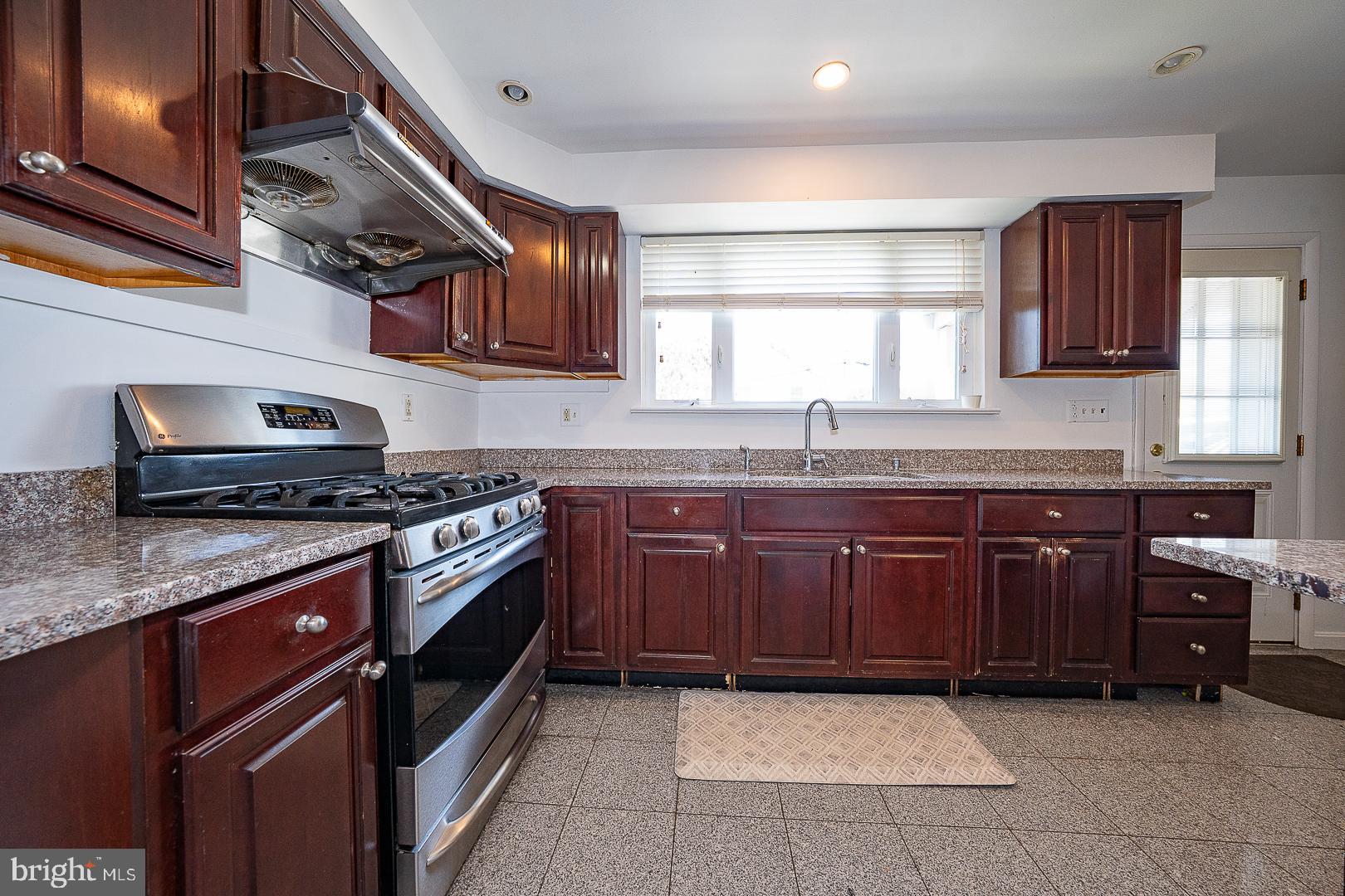 1 N WASHINGTON AVENUE