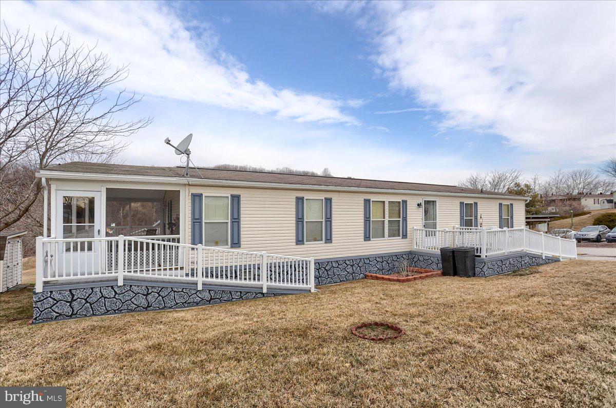 EAGLE VIEW MOBILE HOME PK - Residential